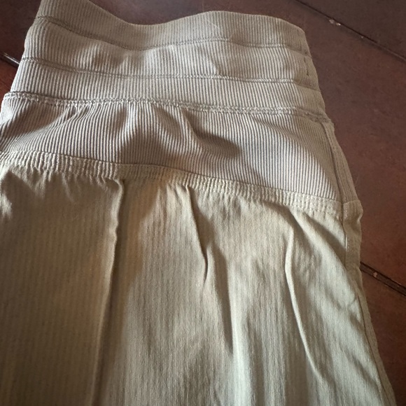 lululemon athletica Olive Green Capris with Drawstring Waist - Picture 4 of 5